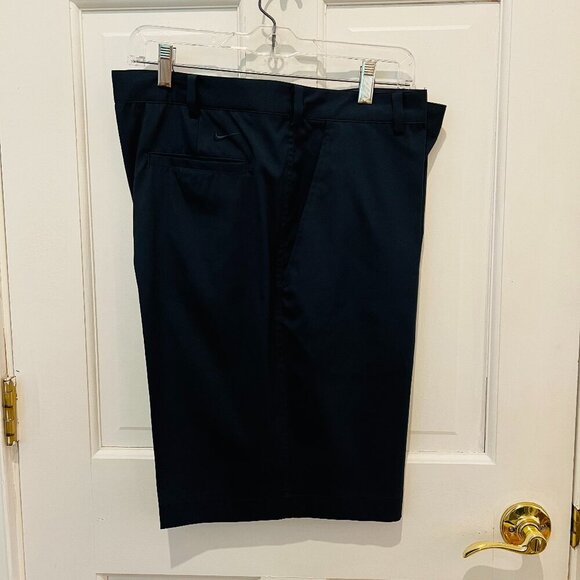 Men's Nike Golf Dri-Fit Navy Shorts NWTs Size 38 - Picture 1 of 16